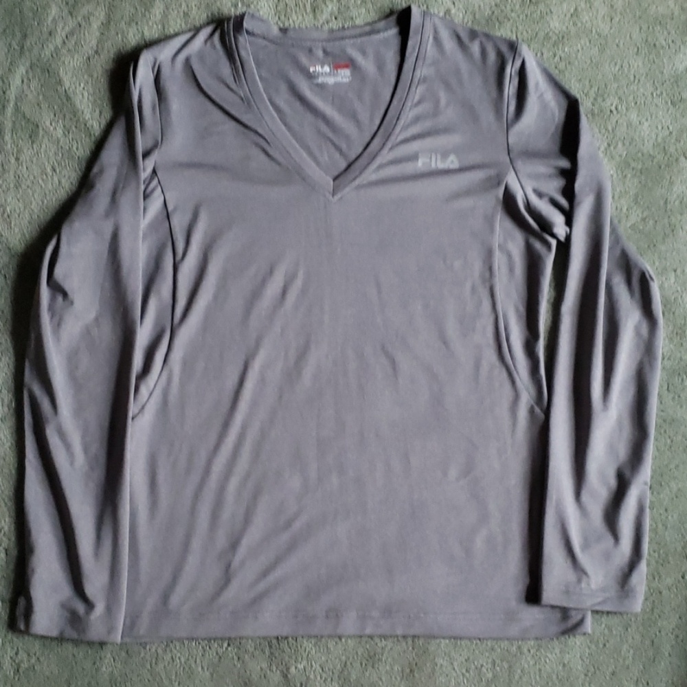 EUC Fila Sport Sz L gray v-neck shirt